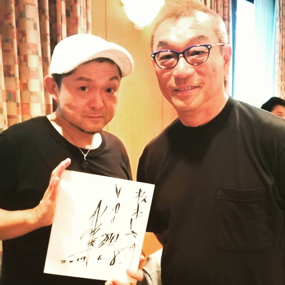 松本隆博のインスタグラム：「。 競輪王、世界の中野浩一さん。 ……ほんと光栄です。 実は僕は親を裕福にしたくて、 小学校の頃、最初は力士になる！ と決め、あまりに弱くて諦め 次に目指したのが競輪選手。 親父に買って もらった中古自転車でーー 。尼崎の五号橋を早速と…… 脚がつり諦めました(*´`)。 競輪ってすげーと素直に思い、 その頂点にずーっと君臨するのが この世界の中野浩一さん、 競輪選手で紫綬褒章を受けたのは ただ1人中野浩一さんです。 …こんなステキな体験有難う ございます、エントリー寺本さん、 元読売巨人軍の角さん。 \(*ˊᗜˋ*)/」
