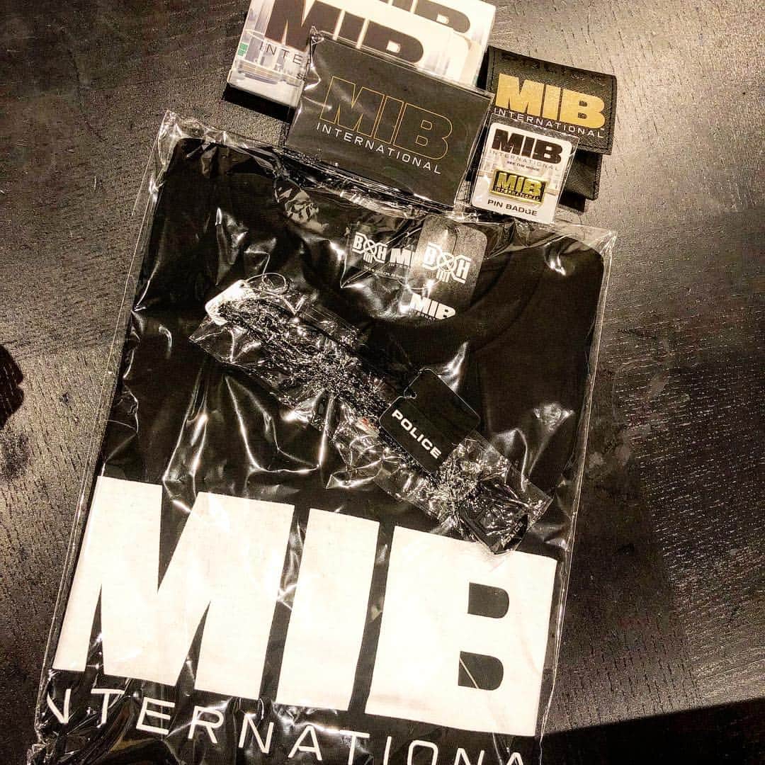 ダンテ・カーヴァーさんのインスタグラム写真 - (ダンテ・カーヴァーInstagram)「Thanks @sonypictures for the awesome #mibinternational merchandise」6月12日 12時41分 - dantecarverofficial