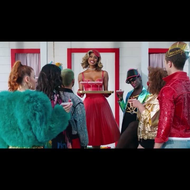 JONTE’のインスタグラム：「”This Pride always remember, Vodka sounds the same in every language.... #Vodka?” - @lavernecox 💕 #repost • • • @hellojonte #Smirnoff #Pride commercial. W/ the C🍪🍪KIES. 🏳️‍🌈❤️🏳️‍🌈 Love you  @jamesals0p . ITS OUT BOO KITTIES! Check out the new ad I had the chance to work on for @smirnoffus w the stunning @lavernecox you may also see a cameo by queen boo kitty herself. Thank you to our amazing director @ezrahurwitz and these lovely performers @reynanunez._ @migzmigzmigz @hellojonte @oliviacipolla @nicomarkbrown @cesarvalentinovogue @mairabarriga」
