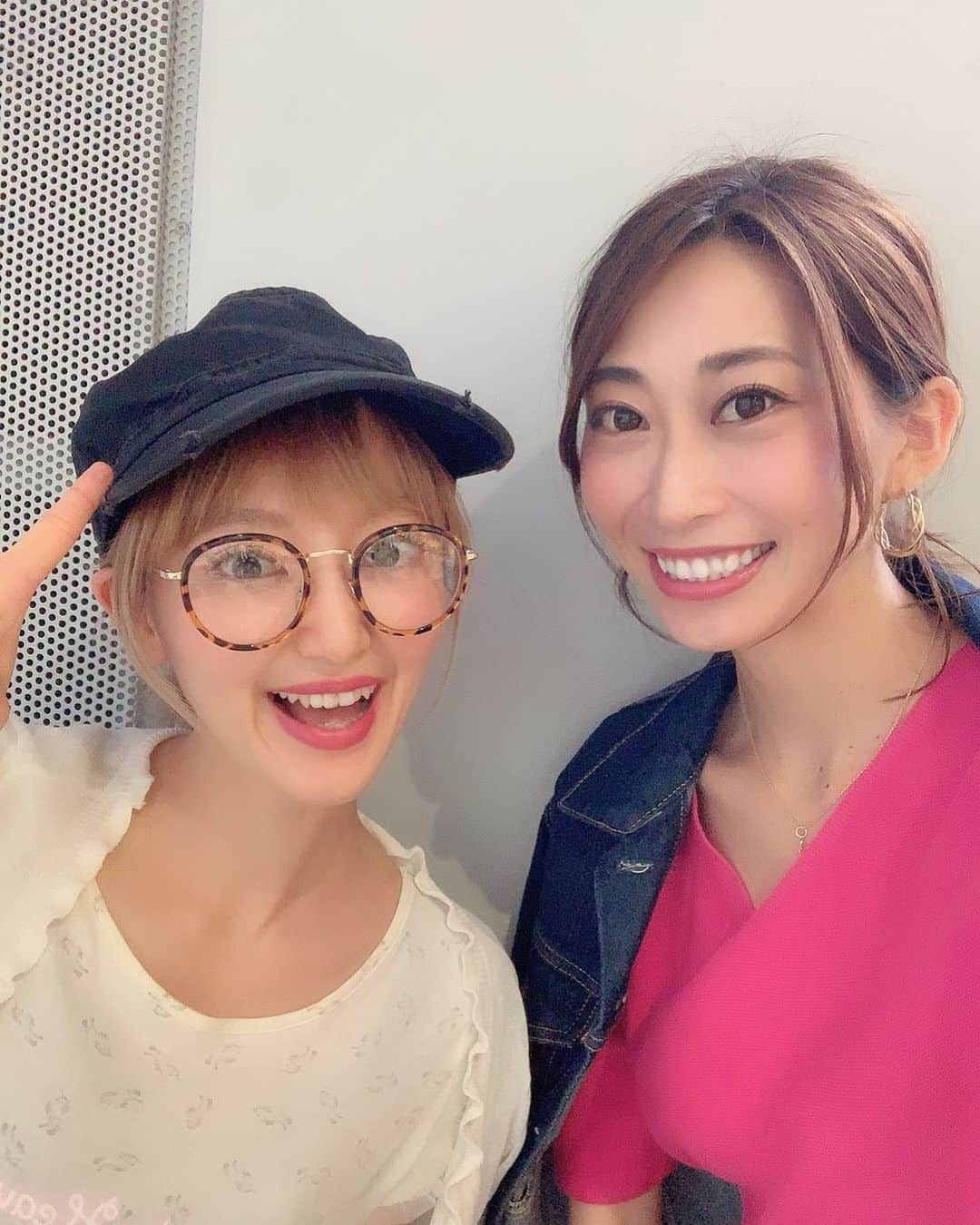 佐々木志織さんのインスタグラム写真 - (佐々木志織Instagram)「約4年ぶりの再会👩‍❤️‍👩 友達の中で最も顔が小さい @pika_yoga 🌟 出会ったのはもっと前で、その頃は2人共フリーター。笑 #スーパーニート と言う名のただの#ニート してた時🤣 今度#ヨガ 教えてもらいたいなっ🧘‍♀️🌿 . #ダイビングインストラクター#ヨガインストラクター#yoga#ランチ#渋谷#渋谷区女子」6月12日 13時05分 - shiorio118