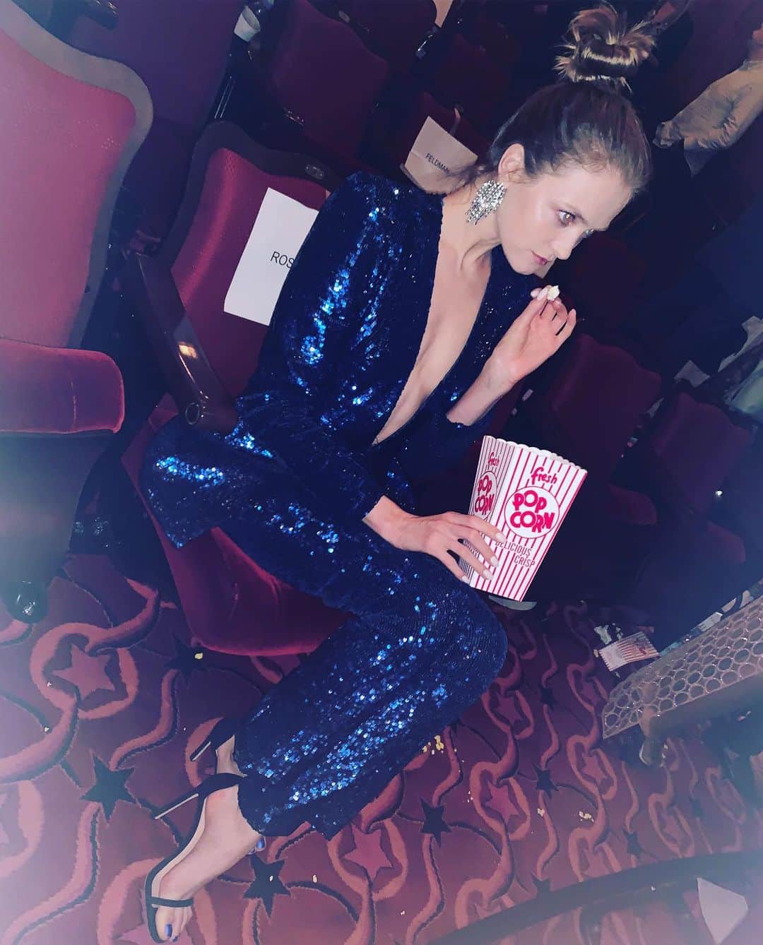 ヴラダ・ロスリャコヴァのインスタグラム：「Going to movies only if a seat has my name on it 😎 🍿」