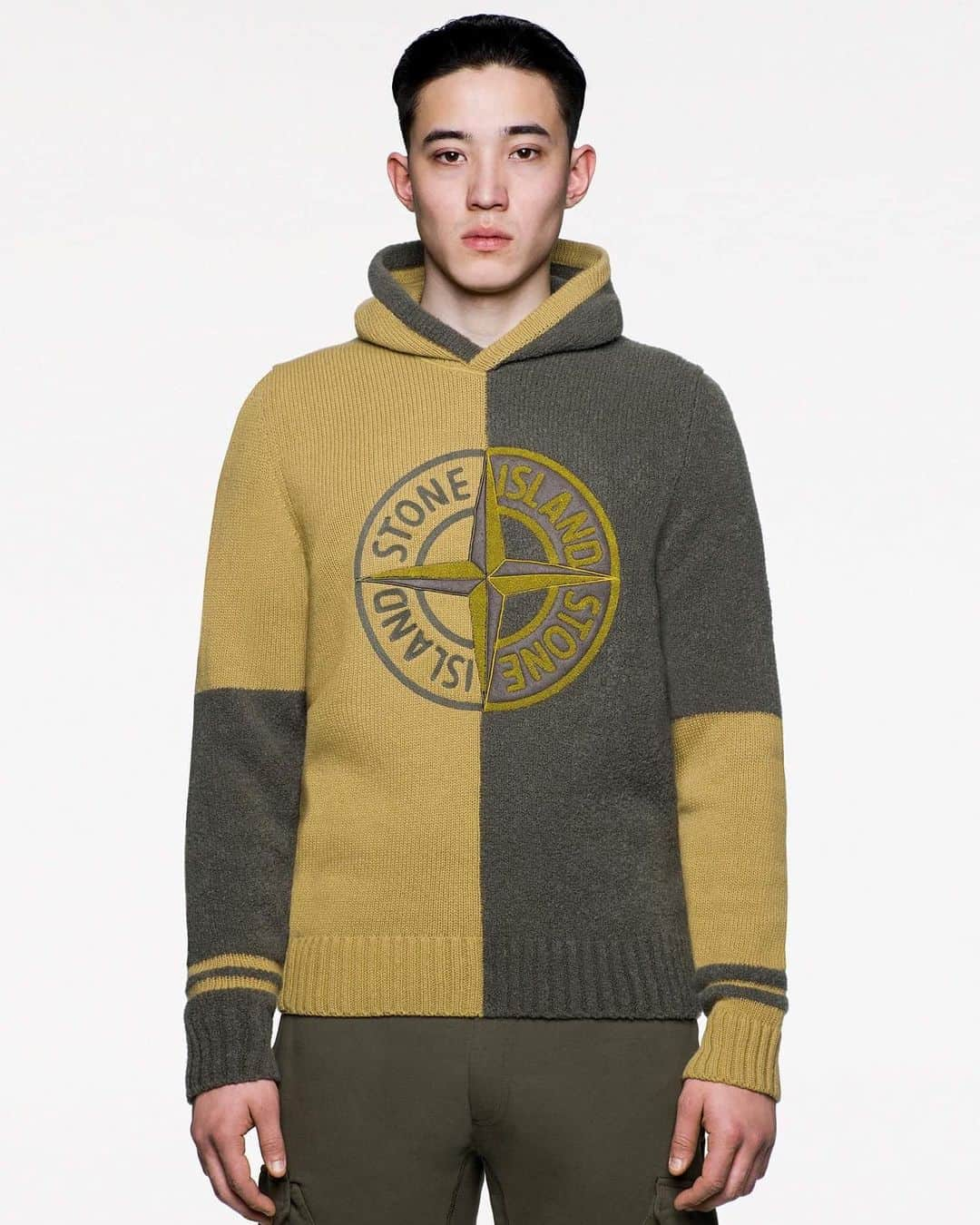 HYPEBEASTさんのインスタグラム写真 - (HYPEBEASTInstagram)「@hypebeaststyle: @stoneisland_official offers a look at its forthcoming Fall/Winter 2019 range with a new “Icon Imagery” lookbook. It features new mainline and reflective pieces in Fall-friendly hues, as well as monochromatic Ghost items. Head to the link in our bio to view all the pieces.  Photo: Stone Island」6月12日 13時32分 - hypebeast