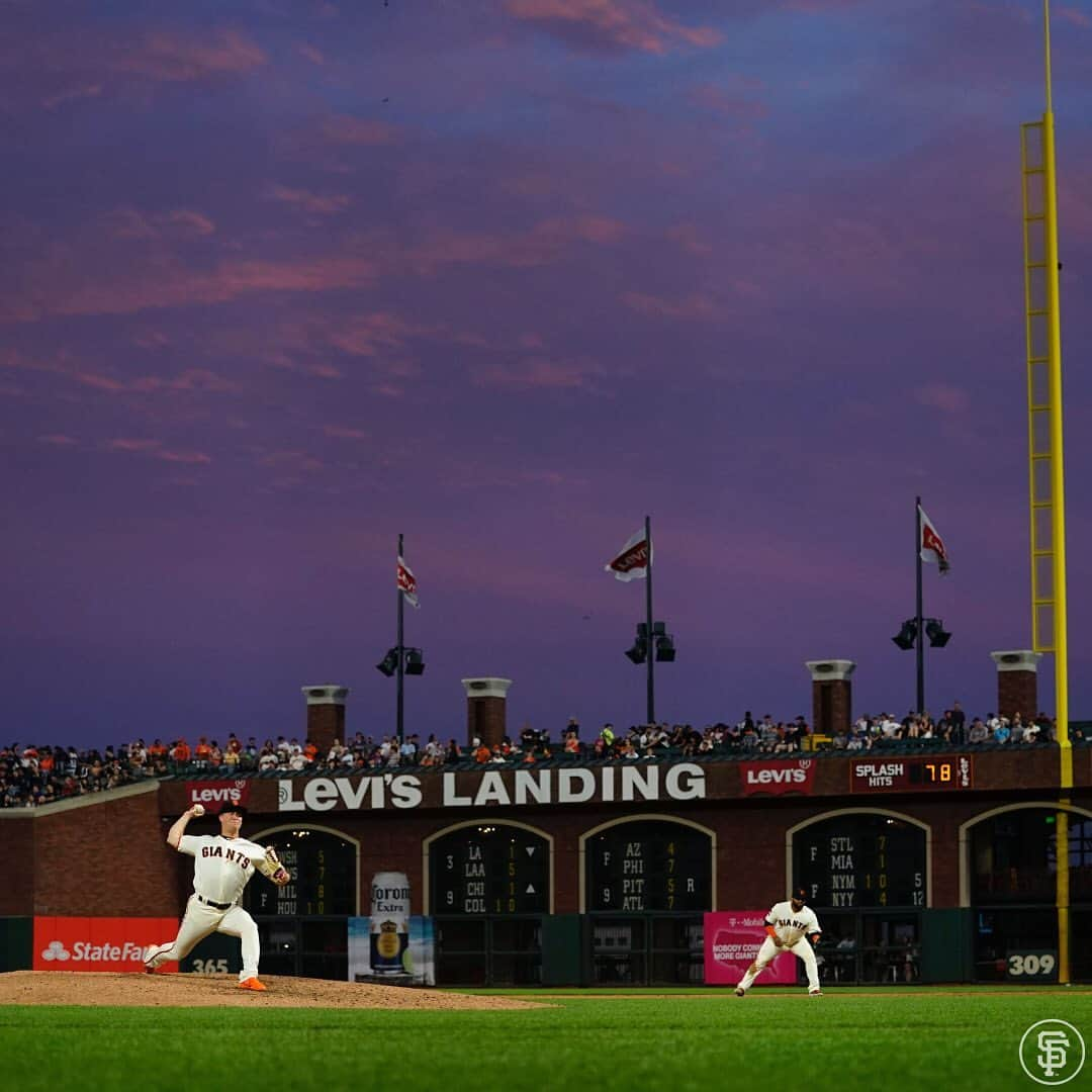 サンフランシスコ・ジャイアンツさんのインスタグラム写真 - (サンフランシスコ・ジャイアンツInstagram)「Summer nights 😍」6月12日 13時25分 - sfgiants