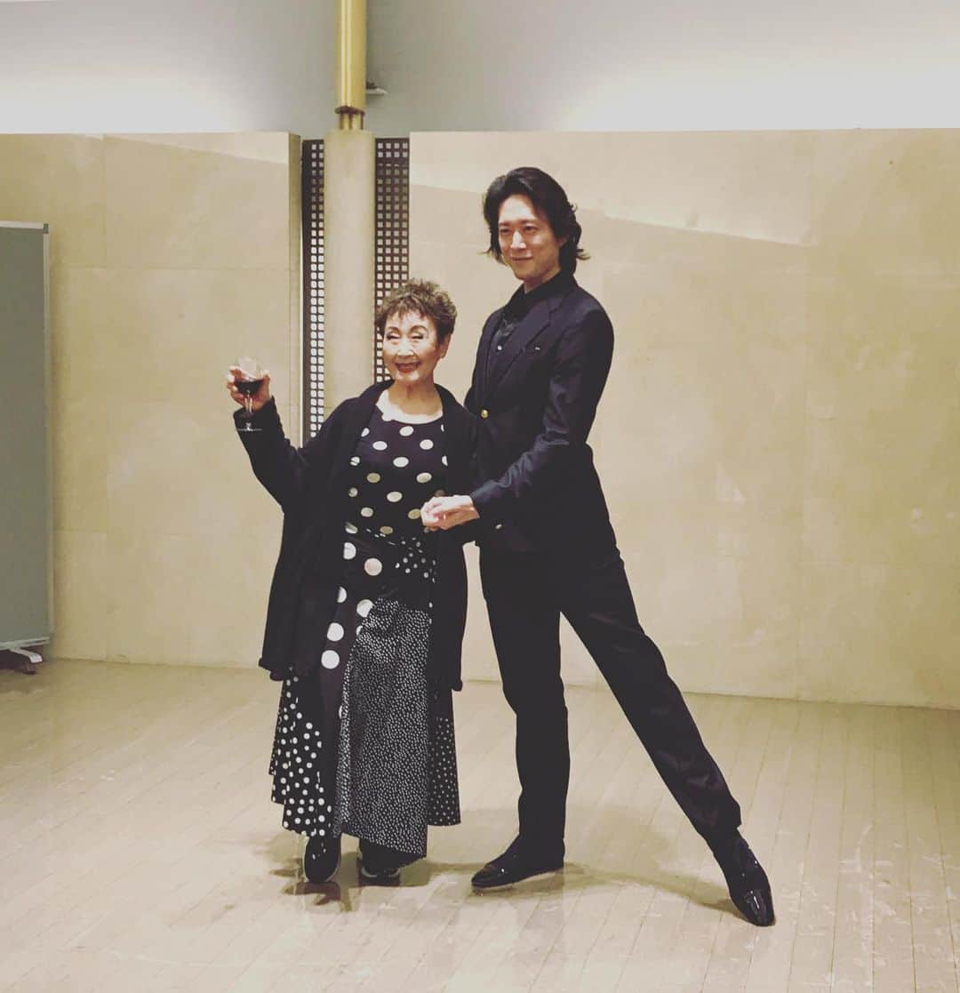 宮尾俊太郎さんのインスタグラム写真 - (宮尾俊太郎Instagram)「先日、加藤登紀子さんのコンサートに行ってきました。 言葉を超えた感情が伝わり、愛に満ち溢れている素晴らしいコンサートでした。 そして、僕の大好きな、時には昔の話をアンコールで聴けた時間は宝物となりました。  #kバレエ #kballet #バレエ #ballet #dancer #miyao #shuntaro #宮尾俊太郎 #japan #tokyo #加藤登紀子 #オーチャードホール #プレバト」6月12日 13時41分 - shuntaro_miyao