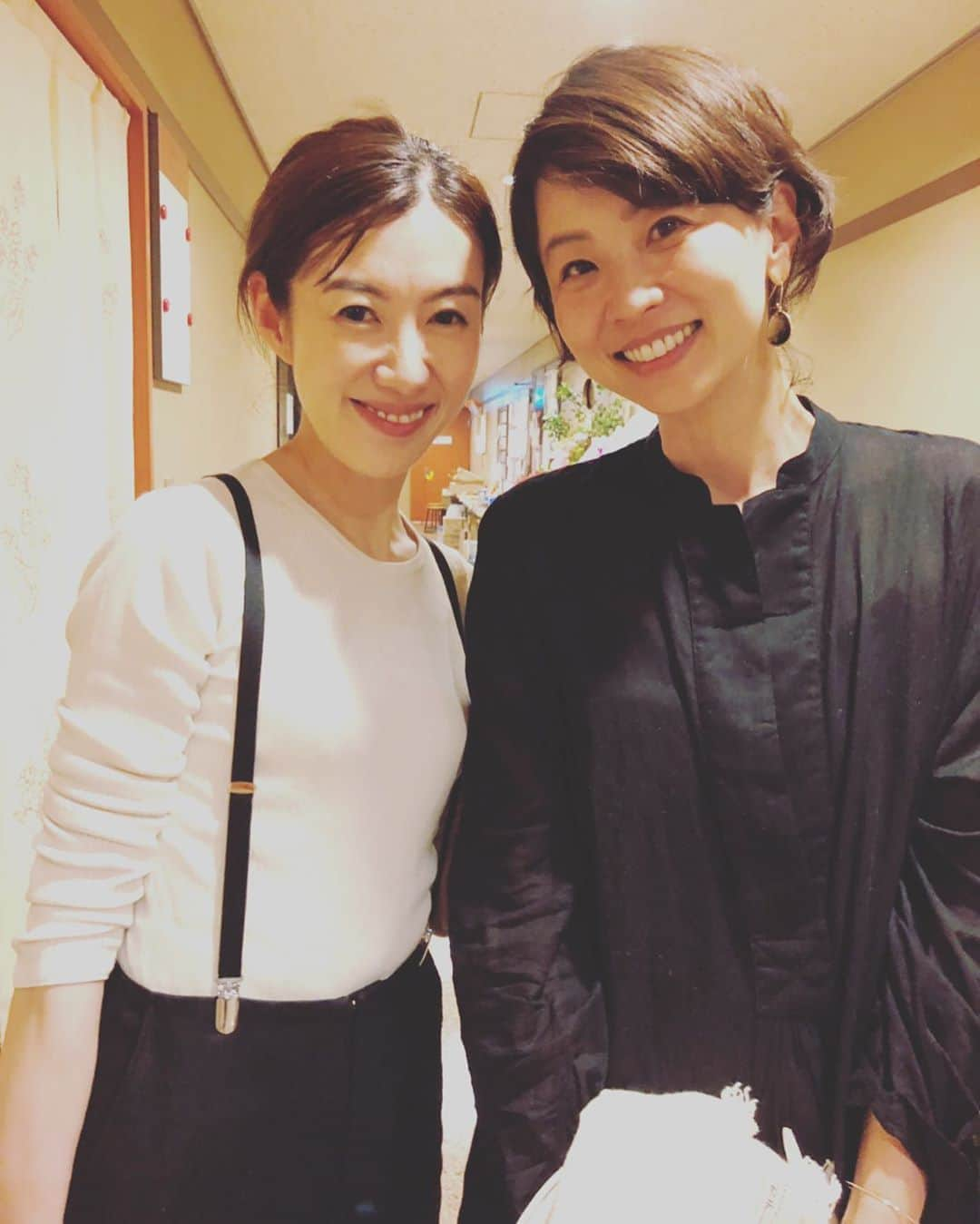 五明祐子さんのインスタグラム写真 - (五明祐子Instagram)「わーい😍✨ 昨夜はともさかりえちゃんの舞台「キネマと恋人」を観に。 3年前の初演も観せていただいて、おもしろかったなー…☺️✨ってずーっと思っていて、今回再演があるということで😍‼️ こんなに気さくに一緒に写真を撮ってくれる😍りえちゃんだけど、舞台の上でのオーラ半端なくすごい👀‼️改めてそう感じた夜でした。 ・ ・ #キネマと恋人 #ともさかりえちゃん」6月12日 13時46分 - gomyoyuko