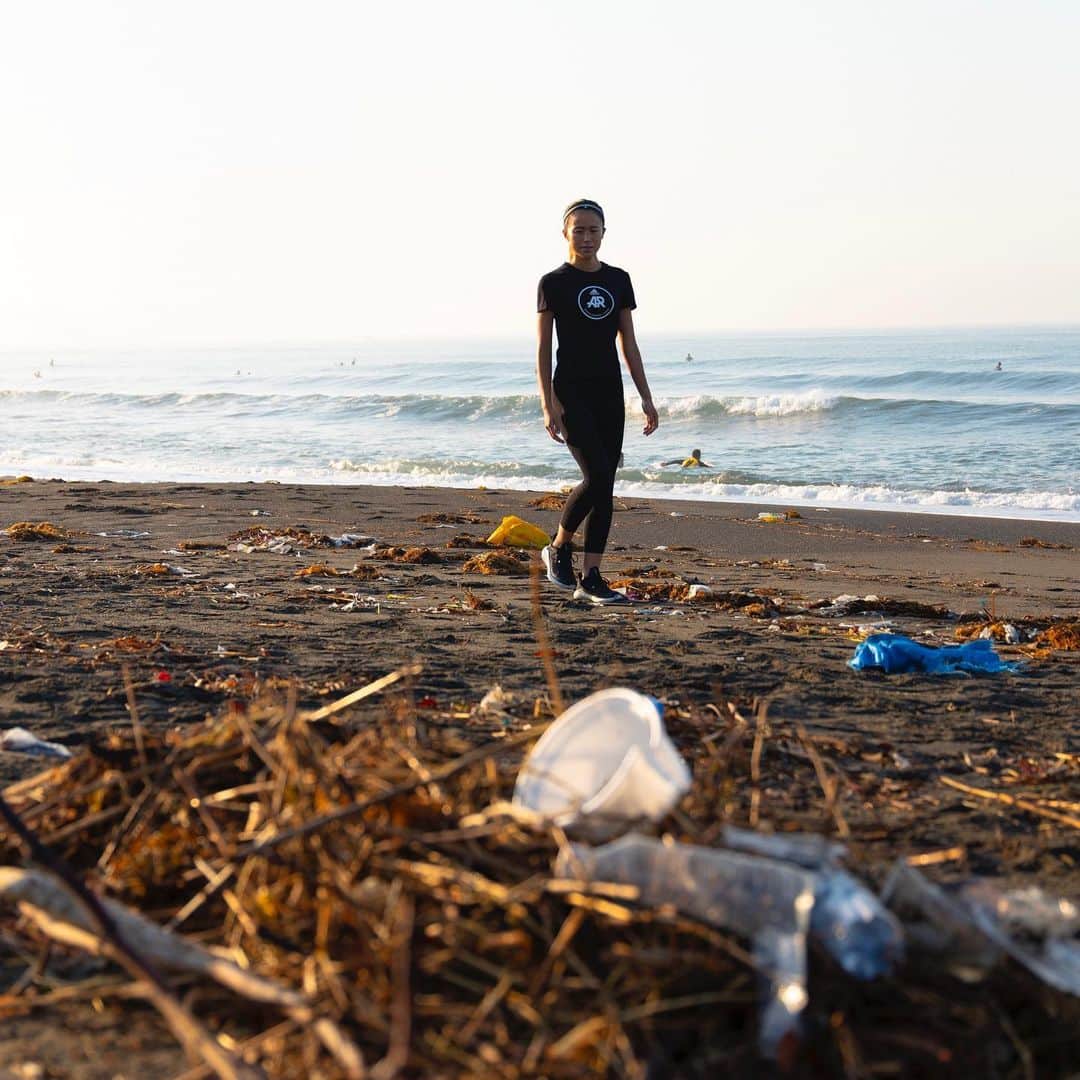 ADIDASTOKYOさんのインスタグラム写真 - (ADIDASTOKYOInstagram)「プロギングは、走りながらゴミを拾う新しいランニングスタイル。 朝や週末に走る海岸沿いをいつまでも気持ちのいい場所にするため、ゴミを拾う。 - @kana_nagayama . @adidasrunners @parley.tv 📸 : @taniuraa  #RunForTheOceans #adidasParley #adidastokyo #adidasRunnersTokyo #Tokyo #アディダス」6月12日 13時59分 - adidastokyo