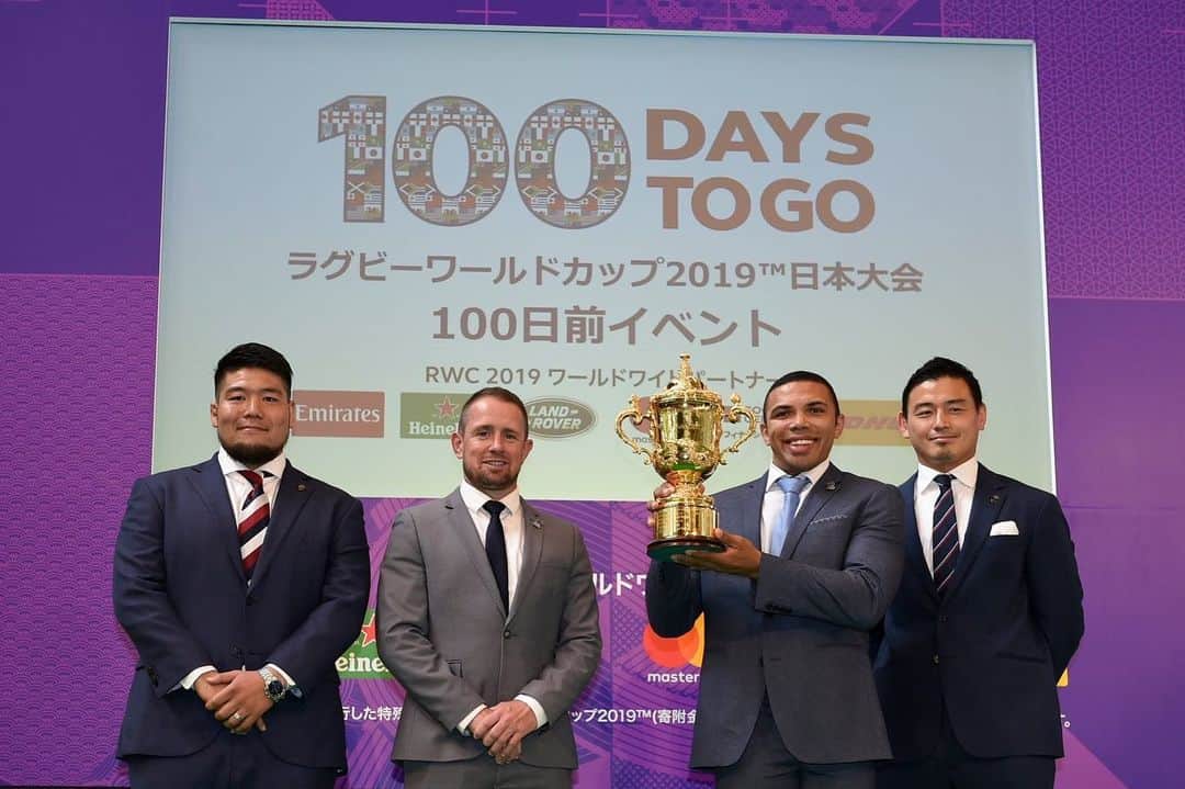 ラグビーリーグ・ワールドカップさんのインスタグラム写真 - (ラグビーリーグ・ワールドカップInstagram)「The Webb Ellis Cup on show today in Japan as we hit 100 days to go to #RWC2019 #100DTG」6月12日 14時32分 - rugbyworldcup