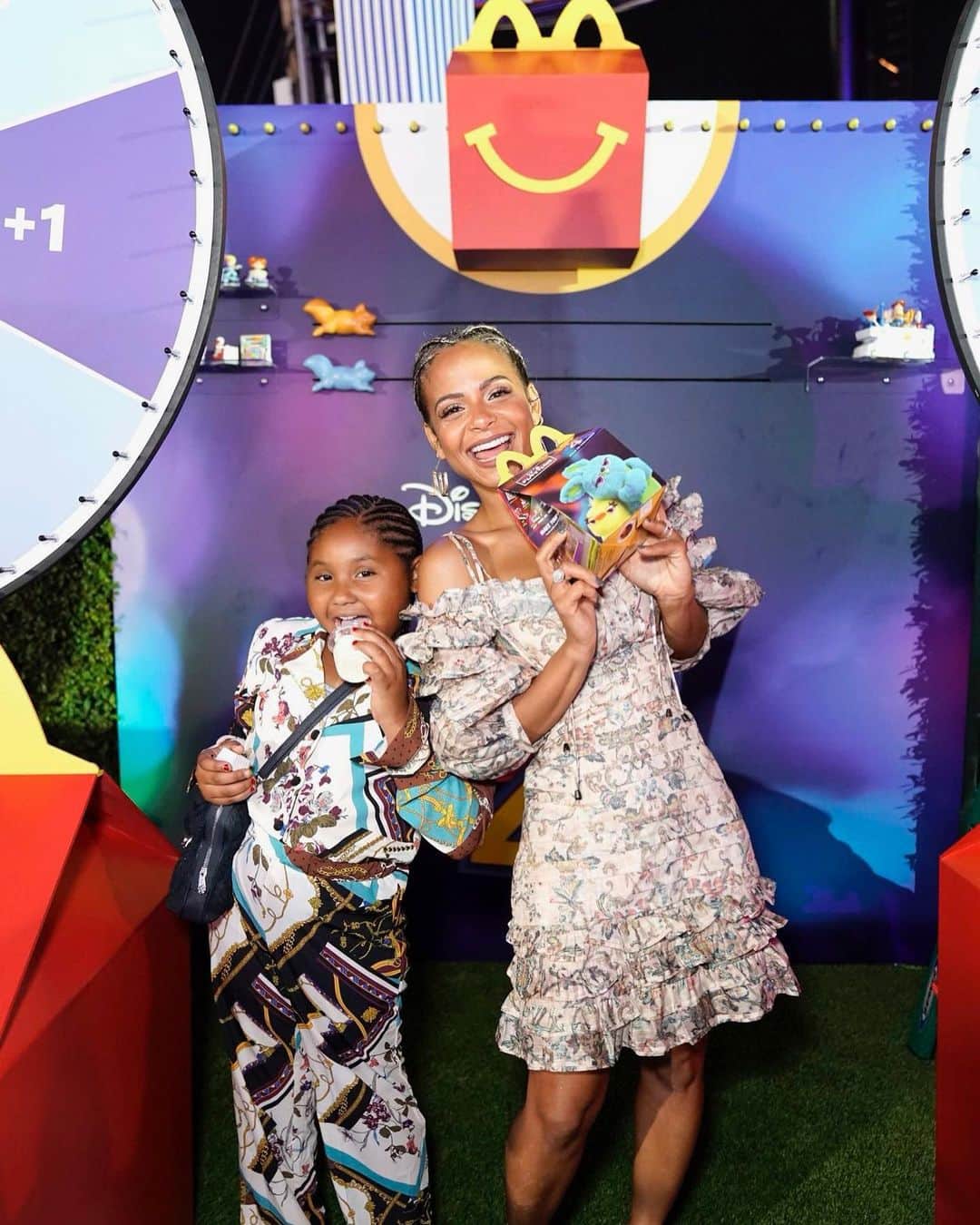 クリスティーナ・ミリアンさんのインスタグラム写真 - (クリスティーナ・ミリアンInstagram)「To infinity and beyond! Violet and I had the best night out with @mcdonalds at the #ToyStory4 premiere. Carnival rides and #HappyMeals ❤️ Could not ask for anything better!  Go see Toy Story 4 on June 21st! #ad #momlife」6月12日 14時38分 - christinamilian