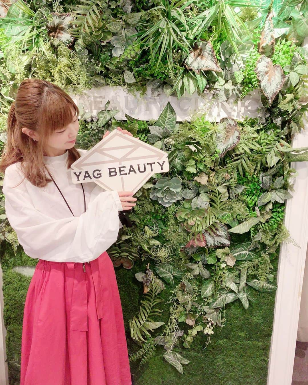 satomiさんのインスタグラム写真 - (satomiInstagram)「最近お肌がお疲れ気味だったのでYAG BEAUTY CLINIC 渋谷院（@yagbeauty_official ）でレーザートーニングとパックをしてもらったよ🧸✨ * * 今回初めてでしたがピリッとくるぐらいで痛みもなく あっという間に終わた！ レーザー後のパックもヒンヤリして気持ちいい❤︎ 美容成分がお肌に浸透していく感じが分かるの！ * * トータルで20分ぐらいで終了🌟 こんな短時間でお肌が蘇るなんて嬉しい(*´ｪ｀*) * * ↑シミやニキビにも良いみたい💕 何回か施術で更にきれいになるよみたいだから  綺麗になるまでお世話になります( ˶ˆ꒳ˆ˵ )❤︎ * * おかげで化粧ノリも抜群でお肌もちもち❗️ 触って欲しいぐらいもちもち🧸✨✨ * * YAG BEAUTY CLINIC 渋谷院 ☏0120915959 * * #YAGBEAUTY #レーザートーニング #RRRマスクパック  #プラズマシャワー #アンチエイジング #美肌 #美容 #渋谷クリニック #渋谷美容 #最強の小顔 #綺麗になりたい」6月12日 14時39分 - saatoomii47