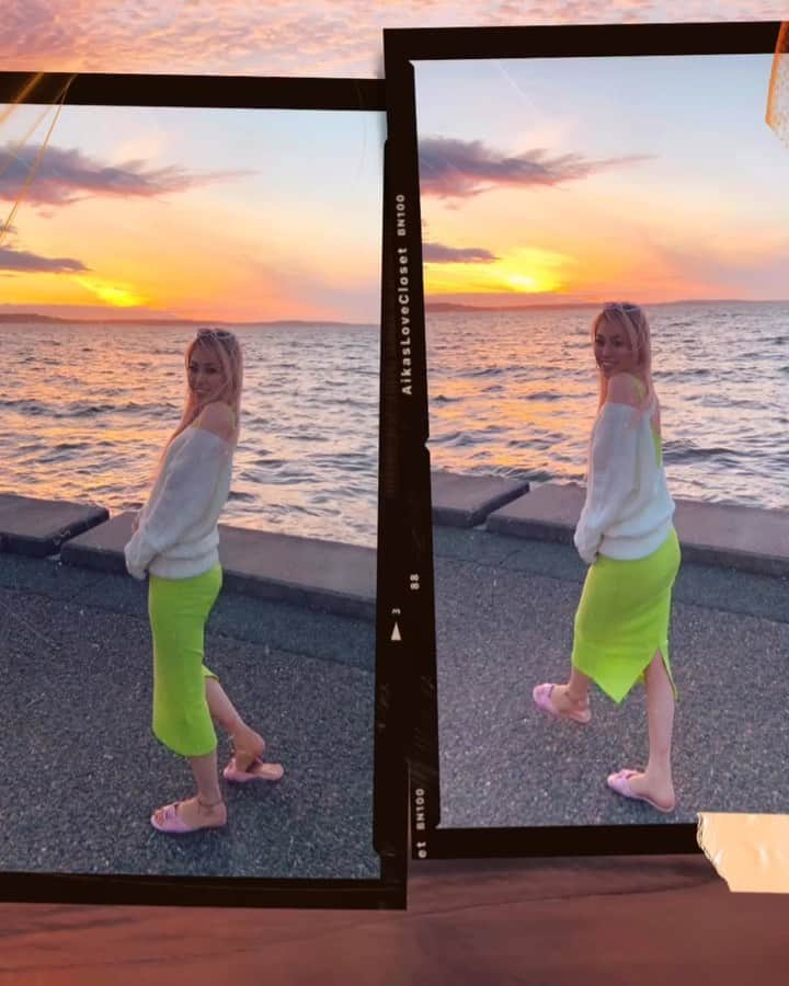 AikA♡ • 愛香 | JP Blogger • ブロガーのインスタグラム：「🎶 SOUND ON 🎶  Catching the sunset 🌅✨ Instagram VS. Reality // [ In reality ] It was so freaking cold & windy af and I was freezing my ass off. I couldn’t stop but saying “I’m cold 🥶” in Japanese every 5 second. So my friend randomly came up with the idea of making me 🥊-ing with the theme song of Rocky to beat the chill. 😂 #struggleisreal to watch the sunset sometimes 🤣💛 I am a total goofball & that’s the REAL me 😝💕 ————— 夕焼け見にきたよ🌅✨ インスタ映え VS. 現実 // [現実世界] 夕焼け見にきたのに、めちゃくちゃ寒くて、風も強すぎて、カラコンも乾いちゃうし、もうブルブル震えるくらい寒かったの。コートなしでワンピの上からニット一枚に素足w そしたら友達がロッキーのテーマ曲をかけながら、ボクシング🥊をして体温めようって話を出して、めっちゃいいアイデアじゃんっ💡って思ってやったら意外に効果アリだったよ！ってゆう現実！🤣😝💕 夕焼け見に来るのもたまにゎ大変なのよ🤣💛 ===== #instagramvsreality #sunset_love #whatasunset #lucyrose #alkibeach #pnwlife #instavideos #realme」