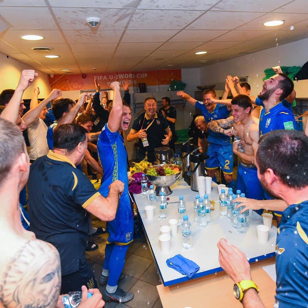 のインスタグラム：「. To the FINAL （2019.06.11） . 📷Photo by Tom Dulat - FIFA/FIFA via Getty Images . #ウクライナ #Ukraina #🇺🇦 #U20 #u20wc #fifau20worldcup #football#サッカーキング #⚽️ #サッカー」