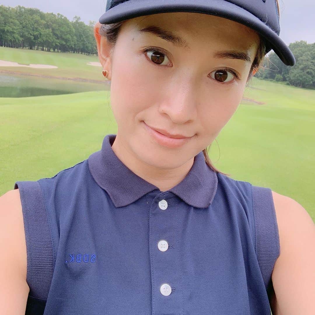 森下千里のインスタグラム：「ゴルフコンペやるよー⛳️ って言ったら、 みんな、参加してくれるかなぁ…。 絶賛、企画しようか迷い中🧐 . . #golf #ゴルフコンペ」