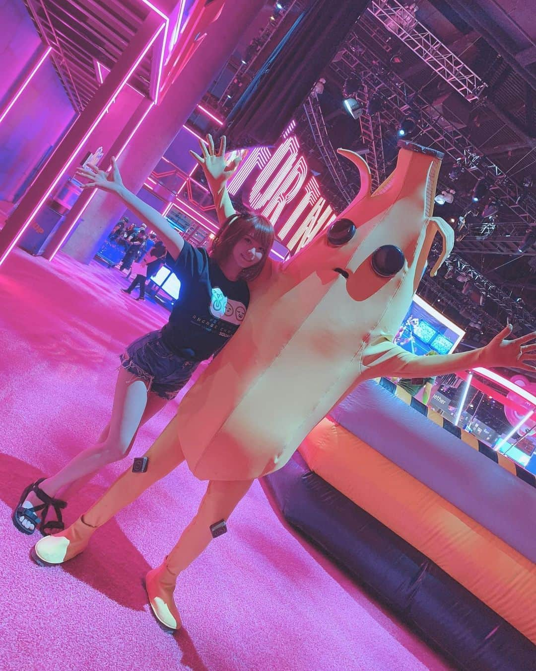 えなこさんのインスタグラム写真 - (えなこInstagram)「Fortniteに出てくるバナナスキンのピーリー🍌 #losangeles #E3 #E32019 #Fortnite」6月12日 15時04分 - enakorin