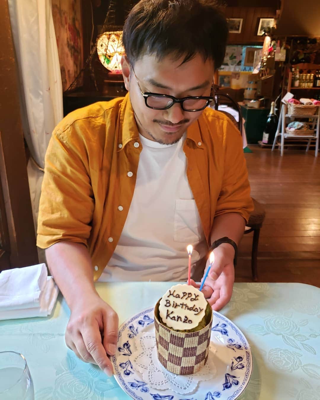 のインスタグラム：「今日は鑑三さんの誕生日😊🎂 健康で元気に長生きしてほしいです👴  35歳はすごく忙しい年になりそうだけど、鑑三さんらしく明るく楽しい時間をたくさん過ごせますように✨  #鑑三シリーズ #鑑三さんおめでとう #私も今年35歳 #あっという間だね」