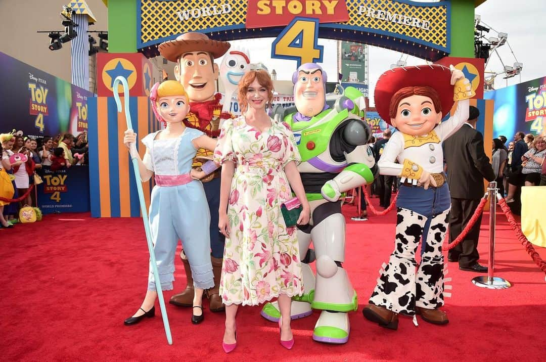 Walt Disney Studiosさんのインスタグラム写真 - (Walt Disney StudiosInstagram)「Ready 4 a celebration? Join @TomHanks, #TimAllen, and the rest of the stars at the world premiere of #ToyStory4.」6月12日 15時18分 - disneystudios