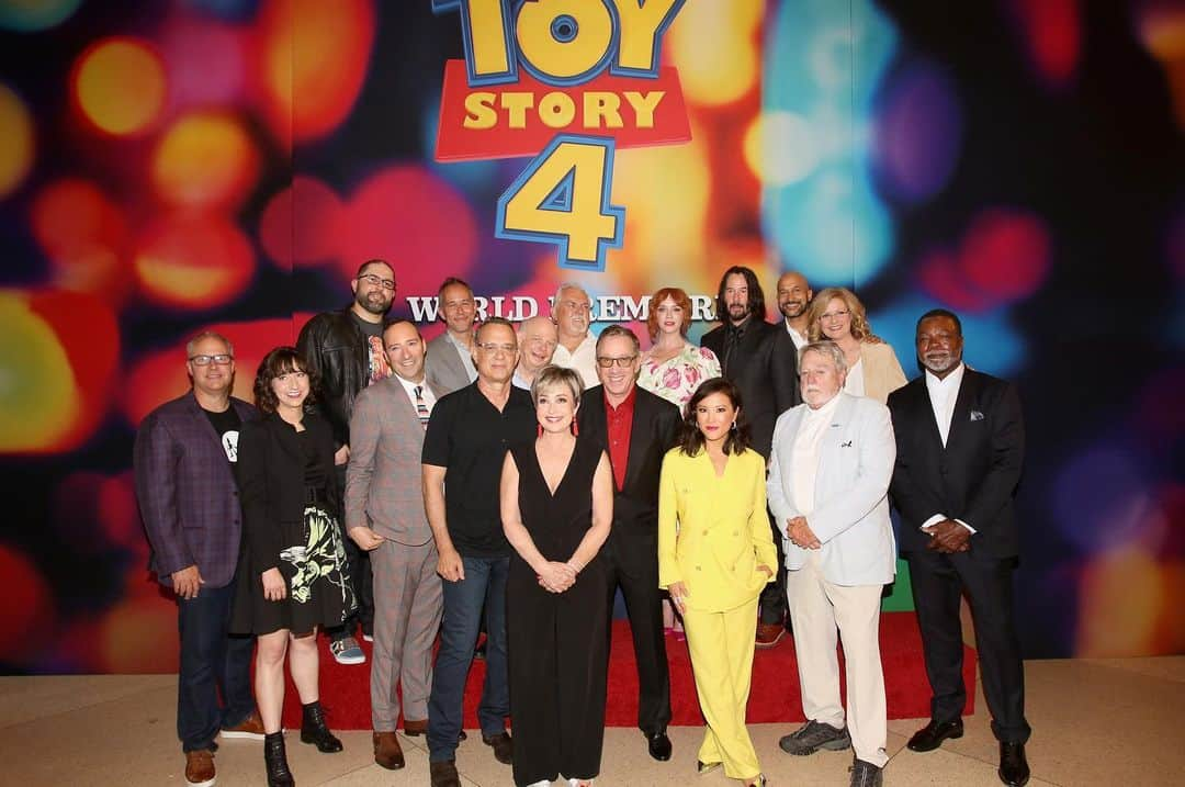 Walt Disney Studiosさんのインスタグラム写真 - (Walt Disney StudiosInstagram)「Ready 4 a celebration? Join @TomHanks, #TimAllen, and the rest of the stars at the world premiere of #ToyStory4.」6月12日 15時18分 - disneystudios