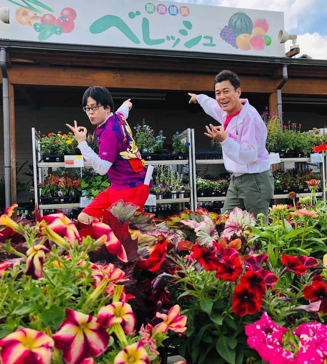 逸見太郎のインスタグラム：「Wたろうの値切りさんぽ  #べレッシュ農産物直売所 #菜食健美 #郡山市 #ピンボケたろう #太郎 #ヨジデス #5ch #kfb  新鮮なお野菜を中心に じゃんじゃん値切りますよぉ🤟 15:55から生放送」
