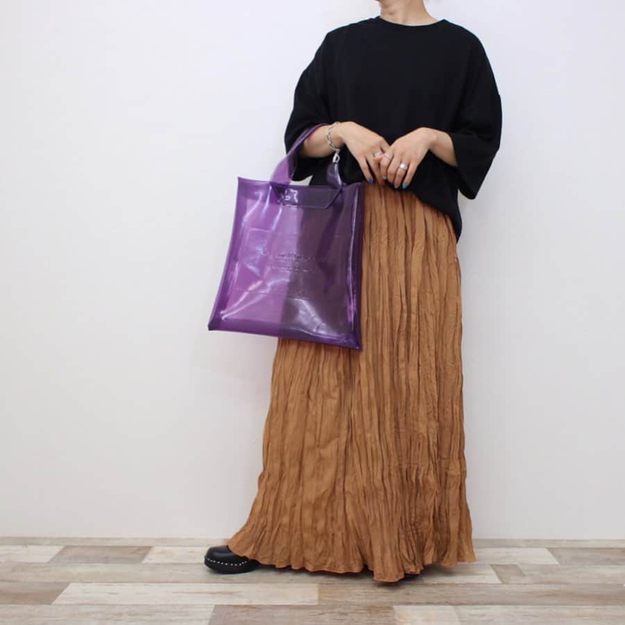 aki【EXSOME】さんのインスタグラム写真 - (aki【EXSOME】Instagram)「・ 次回新作・再入荷商品の発売日時 6月13日（木）20:00〜 6月14日（金）12:30〜 ・ 本日の新作商品 ☑︎ドロップショルダーコットンプルオーバー color：ベージュ/ホワイト／ブラック size: FREE ￥2.900＋tax 着丈65身幅57肩幅58.5袖丈25 ・ 素材:コットン100% ・ モデル身長 ベージュ／ブラック:148cm ホワイト:157cm ・ 5分袖のシンプルで着回しの便利なTシャツです👚 ゆったりシルエットで二の腕やウエスト周りの体型カバーも🙆‍♂️ ・ topのURLから ご購入していただけます✈︎✈︎✈︎ ・ ・ Instagram officialと 公式LINEがあるので フォローして頂けると嬉しいです✌︎ ⬇︎ Instagram official  @exsome_official ＊ ・ ・ 公式LINE @efc0920h（アットマークから） ・ ・ 公式Twitter exsome_official ・ ・ 公式facebook exsome_official ・ ・ #エクソーム #シンプルコーデ #カジュアルコーデ #コーディネート #ユニクロ  #ジーユー #シルバーアクセ #古着  #お洒落さんと繋がりたい #古着好きな人と繋がりたい #gu #uniqlo #しまむら #todayful  #ungrid  #rodeocrowns  #おちびコーデ #148cm #ママコーデ #ママファッション #アラフォーファッション #アラサーファッション #おちびの輪 #低身長 #低身長コーデ #プチプラ #プチプラコーデ #大人カジュアル #Tシャツ」6月12日 15時21分 - exsome_official