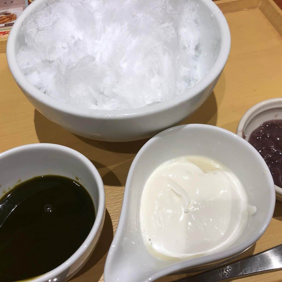 甘糟記子さんのインスタグラム写真 - (甘糟記子Instagram)「昨日はKポップダンスの日でした〜( ^ω^ )  できなくても可愛い動き(๑˃̵ᴗ˂̵) 見てるだけで楽しいわ(≧∀≦) 息子殿は身体が硬いからロボットみたいだけど、姫の方はのりのりでいい感じ（笑）  頑張れお兄ちゃん！（笑）  帰りはお決まりのココスにも寄って( ^ω^ )  ココスのカキ氷美味しいな〜(๑˃̵ᴗ˂̵) #習い事#Kポップダンス#息子殿姫#息子殿#姫#キッズダンス#可愛い」6月12日 15時34分 - norihey924