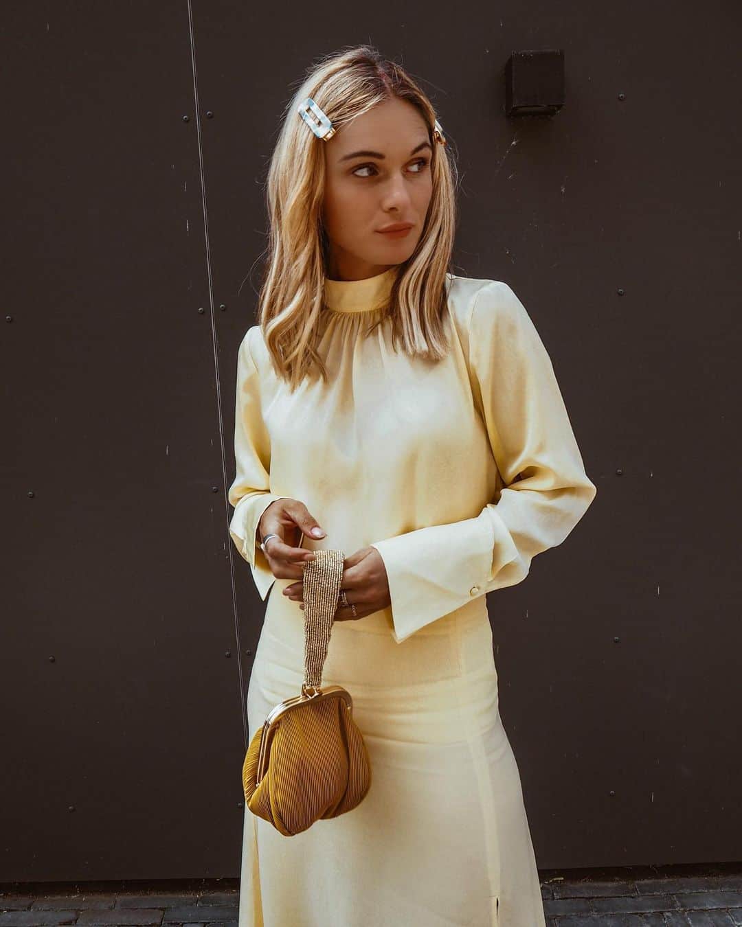 アクセサライズのインスタグラム：「Be the belle of the ball with standout accessories that elevate like our Blake clutch bag, which puts evening glamour in your grasp. ✨ 📷@naaomiross 🔍Bag - 7905799800 🔍 Clips - 6868932700  Tap the link in the bio to shop now.  #Accessorize #Accessorizer」