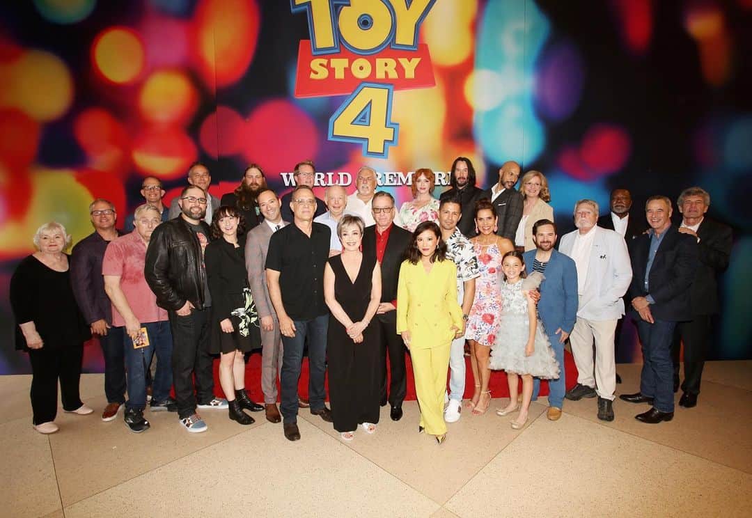 Disney Pixarさんのインスタグラム写真 - (Disney PixarInstagram)「Operation: premiere time is a go! 😱 Look through the #ToyStory4 red carpet and see the film June 21. (👀 more in our Instagram Story)」6月12日 15時49分 - pixar