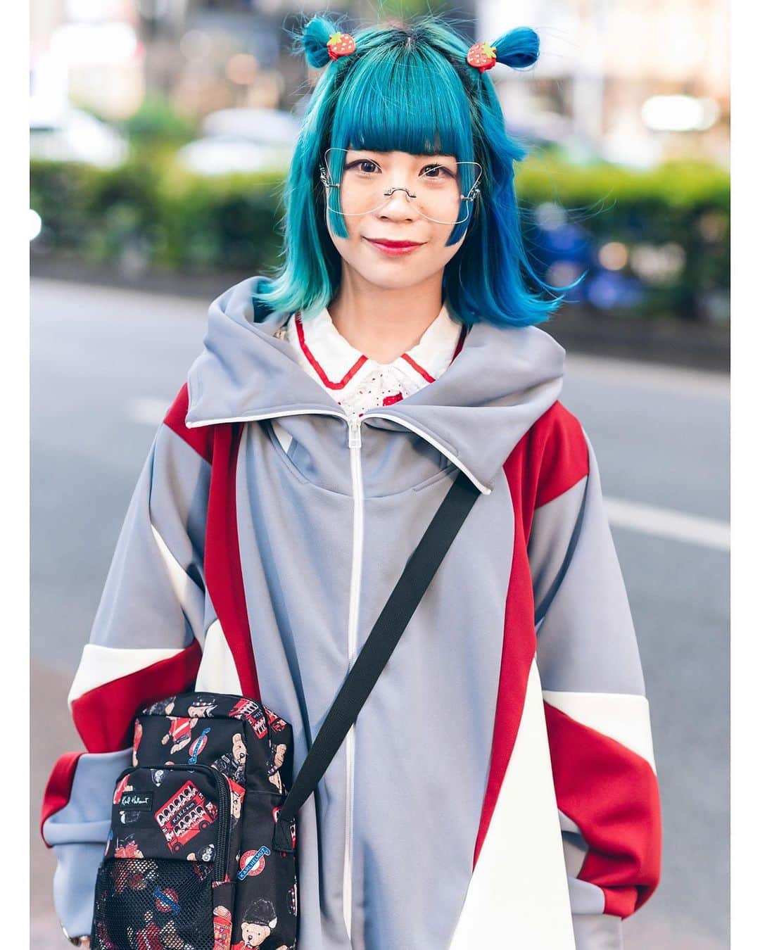 Harajuku Japanさんのインスタグラム写真 - (Harajuku JapanInstagram)「20-year-old Ayana (@__aidol__) on the street in Harajuku wearing an oversized colorblock jacket by the cult Japanese brand Balmung, a handmade shirt, OK bottoms, a Karl Helmut bears bag, 6%DOKIDOKI rings, Swimmer accessories, and Yumetenbo shoes.」6月12日 16時01分 - tokyofashion