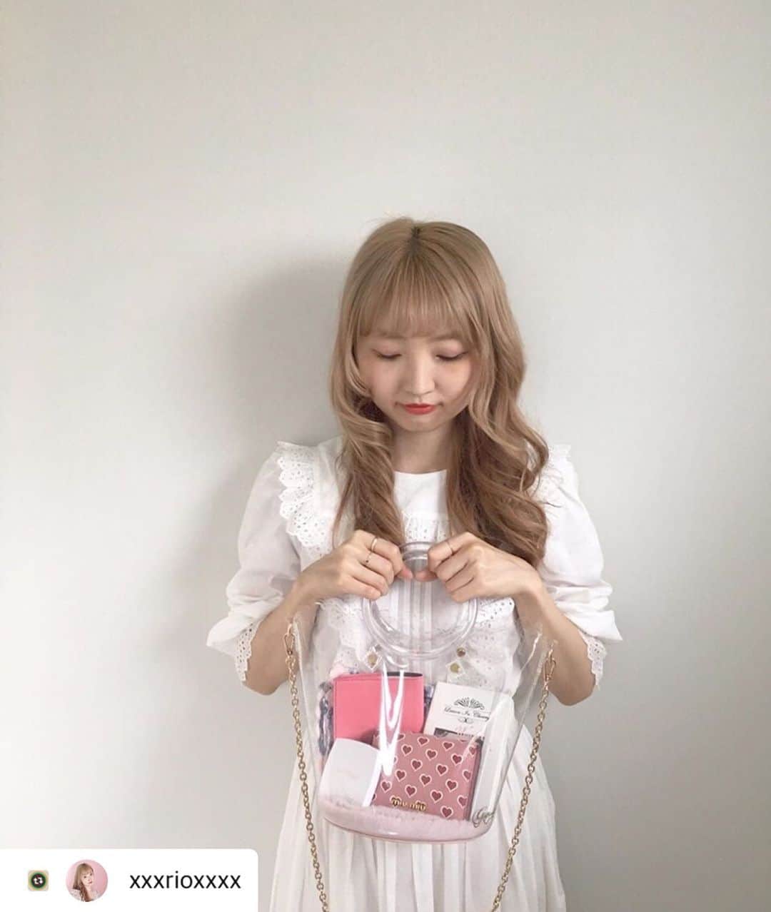 ハニーサロンバイフォピッシュさんのインスタグラム写真 - (ハニーサロンバイフォピッシュInstagram)「. 二宮さん💞💞💞 @xxxrioxxxx ﻿ ﻿. Honey Salon×Girlfriends SALON コラボアイテムが発売♡﻿ @honeysalonbyfoppish﻿ @girlfriends.salon ﻿ . . コラボアイテムの テーマは『Holy Communion』 ﻿ . . キリスト教信者のMarilysがFirst communion(信者となる大切なセレモニー)の思い出に浸りながら、少女から大人になっていくストーリーを表現しました。﻿ ﻿. ﻿. ※Honey Salonラフォーレ原宿店にて先行発売中。﻿ ※６/１４（金）からルミネエスト新宿店・公式通販ストライプクラブ・ZOZOTOWNなどで一斉発売です。﻿﻿ ﻿. ﻿. #honeysalon #ハニーサロン#girlfriendssalon #ガールフレンズサロン #firstcommunion #girly #sweet#coordinate #zine #collaboration#news」6月12日 16時00分 - honeysalon.official