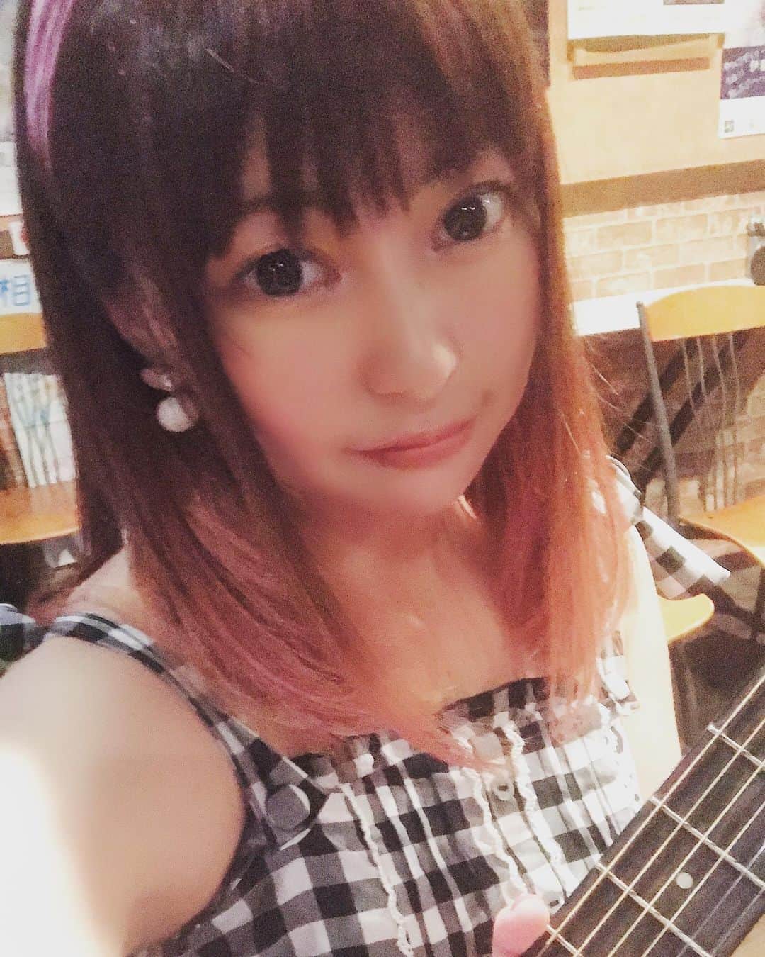 正田美里（みさみさ）さんのインスタグラム写真 - (正田美里（みさみさ）Instagram)「ギターもっと上手くなりたいっ（笑） 練習するっ！！ (^^) #guitar」6月12日 16時07分 - misamisaupiupi