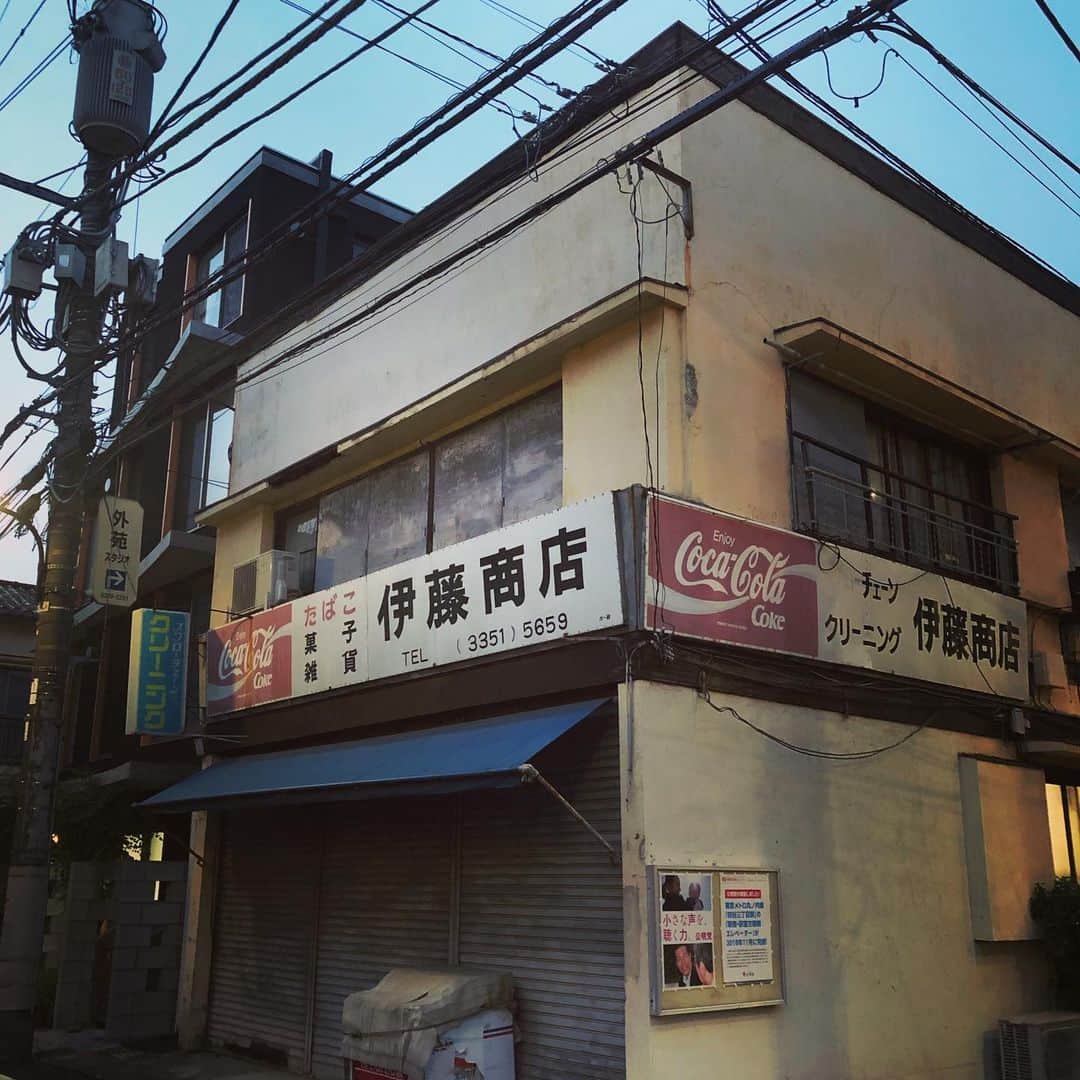 のインスタグラム：「梅雨の散歩もなかなか #階段#昭和レトロ#新宿区」