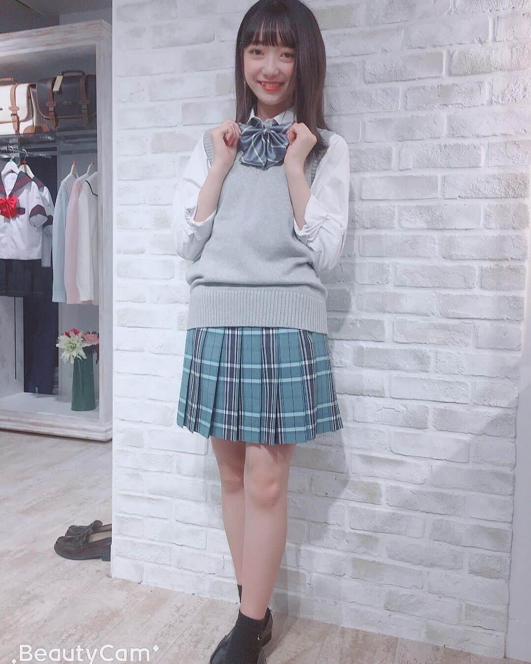 制服専門店conomiさんのインスタグラム写真 制服専門店conomiinstagram 夏用スカートに合わせたコーデ 白のリボン グレーのリボンでもなんでも合います モデル 望月愛実 身長 158cm 着用サイズ ベスト S ベスト 4400 スカート 9800 リボン 1800