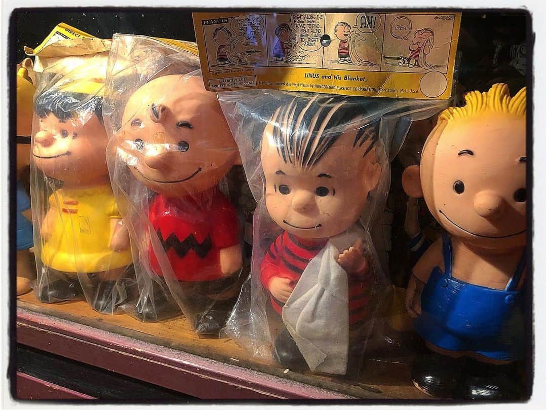大川知英のインスタグラム：「59's vintage peanuts hungerhord whis plastic bag original 🇺🇸 コンプしたいぜよ👨🏽‍✈️ 袋付きあるよ譲るよという方ご一報を🤡 #peanuts#hungerhord#plasticbag #59s#original #vintage #コンプしたい #ご一報を#amecajiboys #takatsubase」