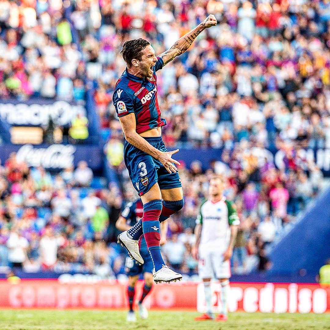 レバンテUDさんのインスタグラム写真 - (レバンテUDInstagram)「Si dejamos volar nuestros sueños, podemos ser capaces de todo. Go!!!!! #OrgullGranota ---- #LevanteUD #Laliga #LaLigaSantander #Fútbol #Football #MachoLevante 🔵🔴」6月12日 16時39分 - levanteud