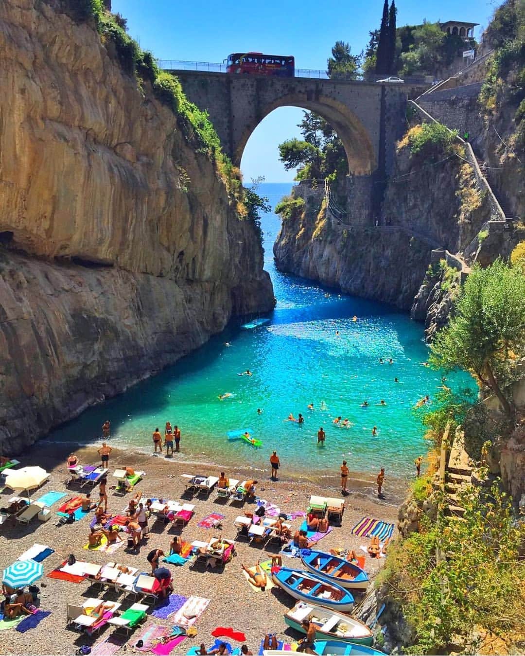 bestvacationsのインスタグラム：「Tag who you’d swim with! Italy 🇮🇹 via @TravelAwesome By @dandysvk #BestVacations」