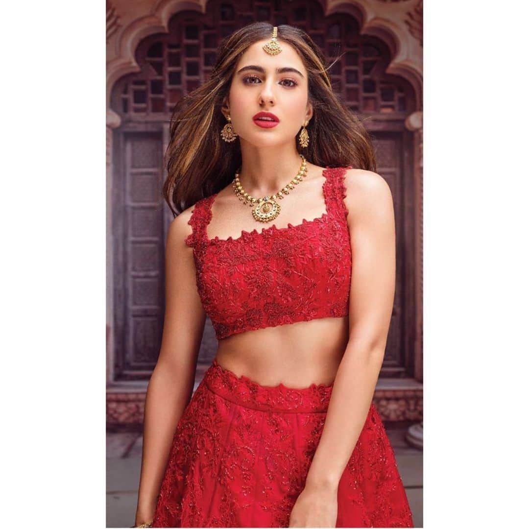 Indianstreetfashionさんのインスタグラム写真 - (IndianstreetfashionInstagram)「Saara Ali Khan looks so regal in this outfit 😍 #indianstreetfashion  #redlehenga  #red #bollywoodstylefile  #glam  #pretty  #bridesmaids  #red」6月12日 16時50分 - indianstreetfashion