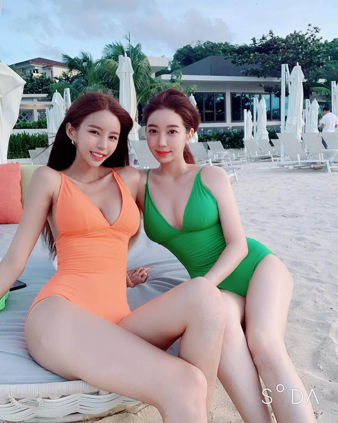 Son Ju Heeさんのインスタグラム写真 - (Son Ju HeeInstagram)「윤이랑🧡💚 우리의 첫 여행은 보라카이에서 행복하다 가기싫다 또 시작이야🥺 - - #리샵 #보라카이 #호캉스 #바라만봐도힐링 #바다들고한국가고싶다」6月12日 17時03分 - juhee__ss