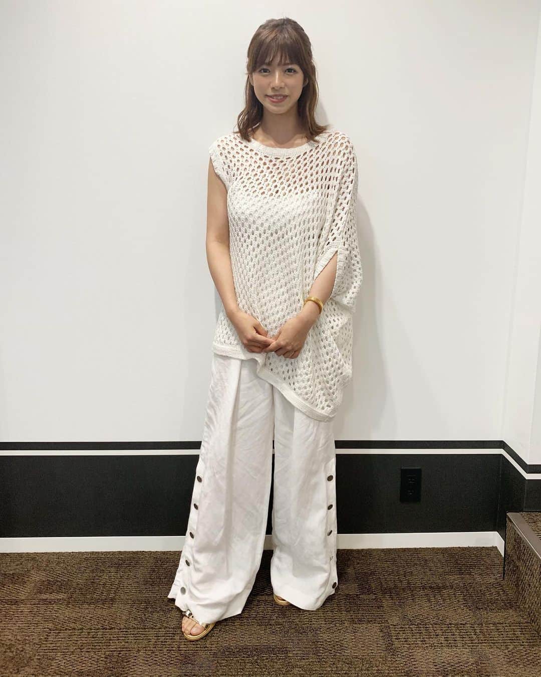 わちみなみのインスタグラム：「先日の衣装﻿ ﻿ 👚👖👡すべて  @aula_official ﻿ あみあみのトップスが﻿ 夏っぽくて﻿ 特にお気に入りでした☺︎✨✨ #aula #わちみなみ」