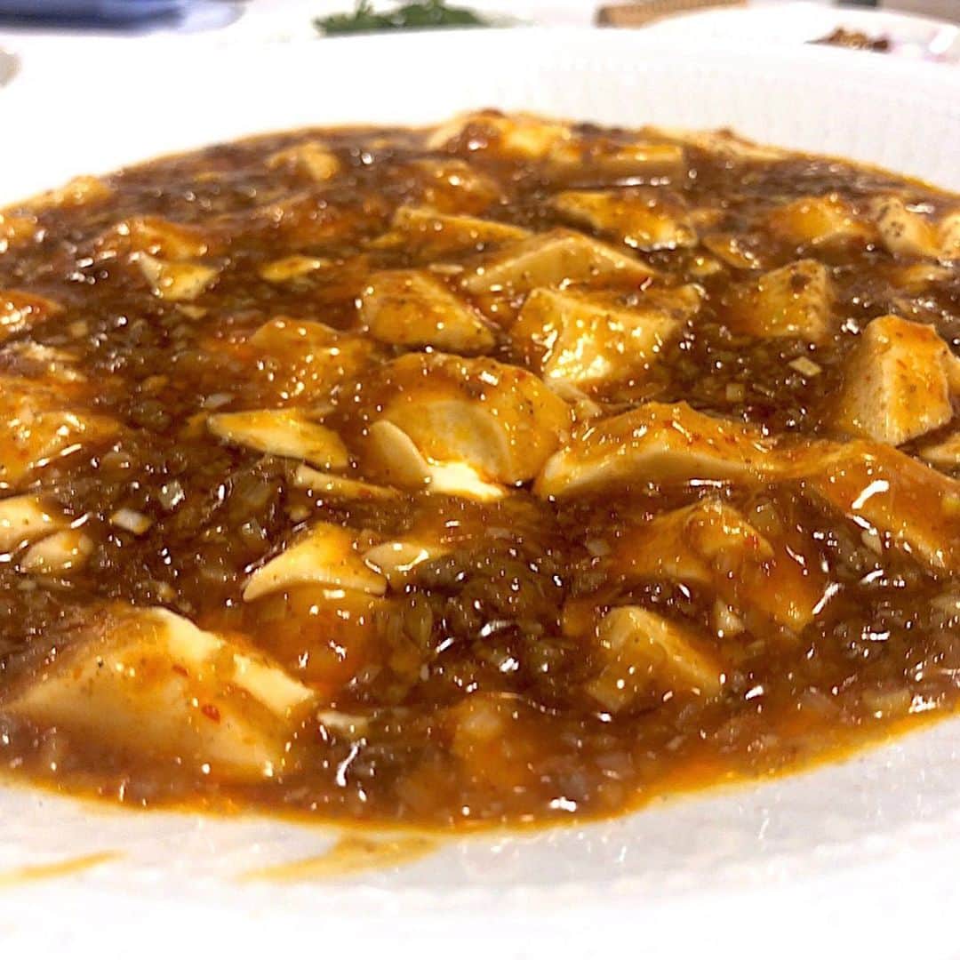 山田佳子さんのインスタグラム写真 - (山田佳子Instagram)「先日、一度行きたかった登龍で晩ご飯😍🥟🍜🍻﻿ ﻿ 濃厚なスープが絶妙な担々麺。皮はもっちり、中はジューシーな肉汁が広がる焼き餃子、もう最高〜😆😍👍﻿ ﻿ #久しぶりに食べた #担々麺﻿ #美味しかった😋  #焼き餃子 が大きくて﻿ #大満足﻿ #お酒が進む #至福のひととき #四川料理 #登龍 #麻布十番」6月12日 17時08分 - yoshiko117