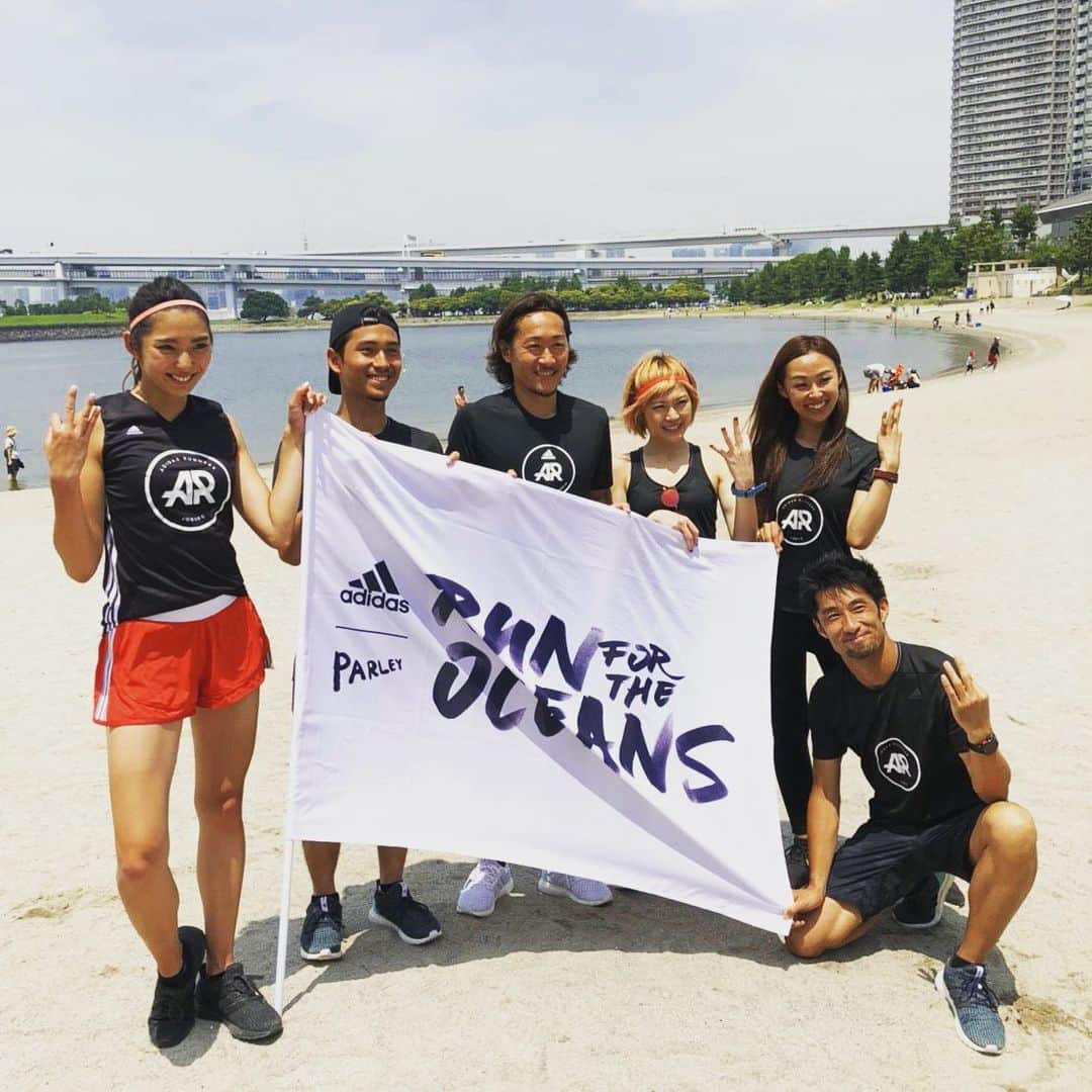 石川直宏さんのインスタグラム写真 - (石川直宏Instagram)「今週末6/15（土）に、adidasでスタートしたRun For The Oceansの一貫である RUN FOR THE OCEANS IN TOKYO に出演することになりました！ 場所は葛西臨海公園 汐風の広場で、僕は11:00から出演します。(もちろん、19時味スタでのヴィッセル神戸戦には間に合う様に向かいますよ〜！) 入場無料ですので、是非お待ちしています！ ※ランニングやヨガなどのセッションへの参加は有料ですのでご注意ください！  フットボールと共に、サーフィンを愛する僕にとって海はとても大切な存在です。 だからこそ、このムーブメントに賛同します。 この取り組みは、1km走るごとに1ドルが環境保全のためのプログラムに寄付されます。 少しでも挑戦し、僕たちの大切な海を守りましょう！ . #RunForTheOceans  #createdwithadidas @adidastokyo」6月12日 17時22分 - sgss.18