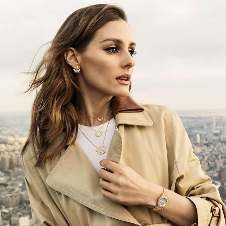 ピアジェさんのインスタグラム写真 - (ピアジェInstagram)「Celebratory, captivating and resolutely inspiring. @OliviaPalermo layers three new necklaces from the #PiagetSunlight collection: one a fully paved disk with diamond rays, one a large crescent with diamond rays and one a smaller more bijoux version. #Piaget #CatchTheSun #OliviaPalermo #TheSunCatcher #HelloHudsonYards」6月12日 17時24分 - piaget