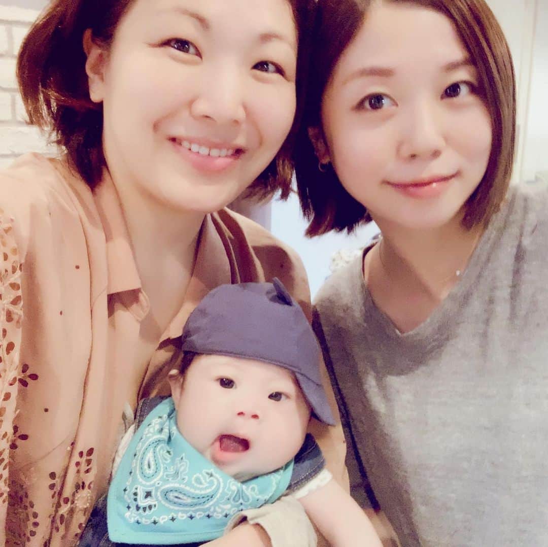 星村麻衣のインスタグラム：「今日はスタイリストのお友達がランチを持って、赤ちゃんと遊びに来てくれました👶⭐️ 為になる話もたくさん聞けて楽しかったぁ😊 可愛い絵本のプレゼントもありがとう🎁💕 #baby #lunch #自宅安静継続中」