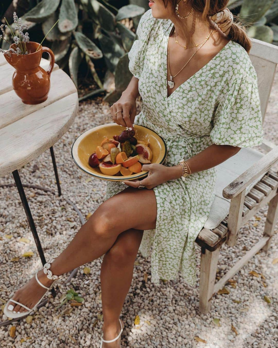 Collage Vintageさんのインスタグラム写真 - (Collage VintageInstagram)「Breakfast time at one of my favorite places in Ibiza, La Granja. Freshly picked fruit is all I need to be active all day 🍇🍊🍓🥝 @faithfullthebrand」6月12日 17時37分 - collagevintage