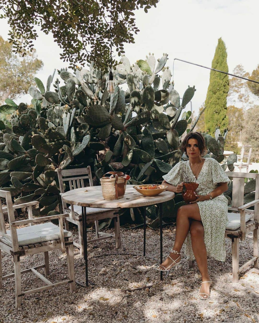 Collage Vintageさんのインスタグラム写真 - (Collage VintageInstagram)「Breakfast time at one of my favorite places in Ibiza, La Granja. Freshly picked fruit is all I need to be active all day 🍇🍊🍓🥝 @faithfullthebrand」6月12日 17時37分 - collagevintage