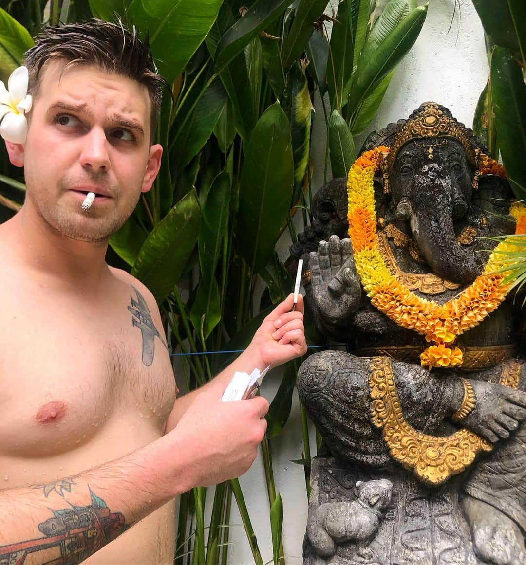 アレックス・ウィリアムソンさんのインスタグラム写真 - (アレックス・ウィリアムソンInstagram)「Even God won’t smoke menthol #Bali」6月12日 17時45分 - shooterwilliamson