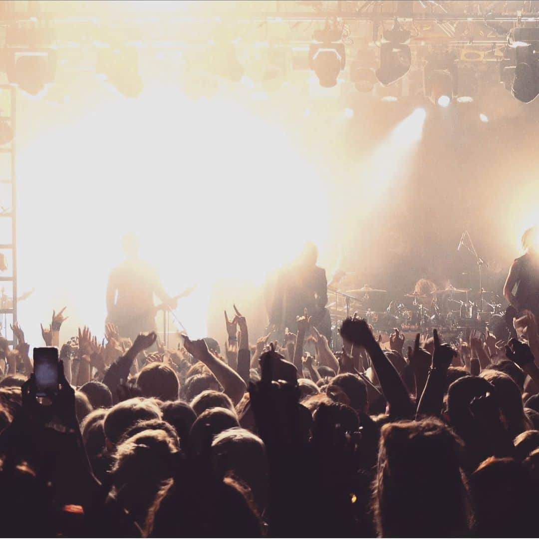 RUKI さんのインスタグラム写真 - (RUKI Instagram)「Thank you #electricballroom 🙏🔥 The show was amazing👏👏 We love you,London. See you next🇬🇧🇬🇧 10数年ぶりのLONDON。チケットは完売していたようで沢山の人がその長い時間待っていてくれた事とても嬉しく思いました。 また来れて良かった！そしてまた新しい音を連れて戻って来たいと思います。ありがとう✨  #thegazette #worldtour2019 #ninth #london #thanks」6月12日 17時39分 - ruki_nilduenilun