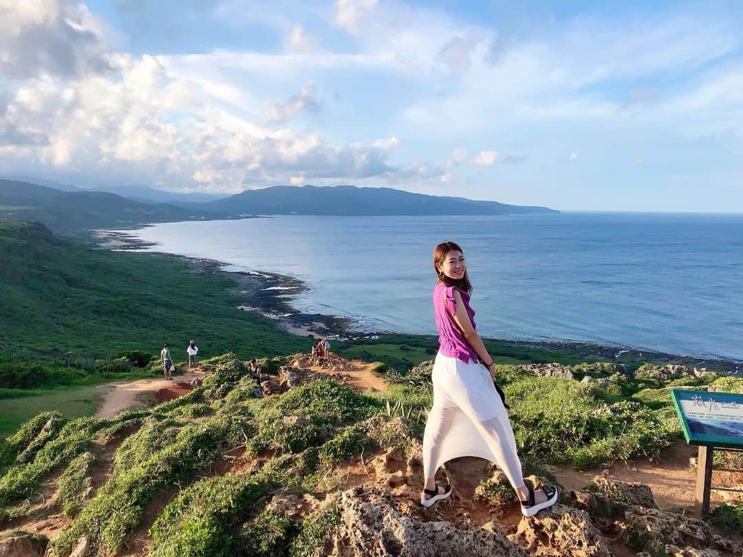 小山ひかるさんのインスタグラム写真 - (小山ひかるInstagram)「絶景を見に⛰🌊💓 . 言葉を失う美しさでした🖼👏✨ . . #台湾 #taiwan #初 #海外 #海外旅行 #墾丁 #kenting #海 #リゾート #リゾート地 #sea #最高 #素敵 #綺麗 #beautiful #happy #smile #trip #幸せ #楽しかった #高雄 #絶景 #follow #台湾旅行 #✈️ #恆春鎮 #鵝鸞鼻公園 #美しい #⛰ #🌊」6月12日 17時42分 - hikaru_kym