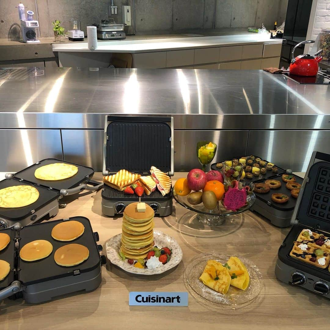 Cuisinart(クイジナート)ジャパン公式アカウントさんのインスタグラム写真 - (Cuisinart(クイジナート)ジャパン公式アカウントInstagram)「マルチグルメプレートを使って、 スイーツ盛り盛りにしてみました❣️ @クイジナートキッチン . パンケーキは12枚盛りに挑戦😊」6月12日 18時03分 - cuisine_art