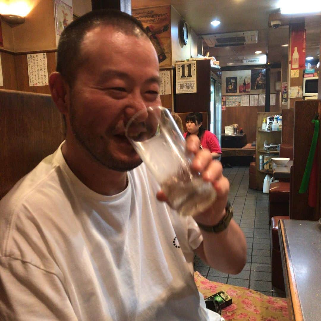 masasucksさんのインスタグラム写真 - (masasucksInstagram)「朝まで全力で泳ぎきりましたね(笑) ああーっすぅ🤘🏻🤘🏻🤘🏻 #repost @takuya_spr_sr ・・・ 【大阪喫茶部】 昨日は @jcm_ink_bad_hands  にて刺青を入れてた @sucksmen と共に神戸の夜へ。 @denka69er も合流して、昨日の宴、最高でした！！ 記念に一枚！！ #大阪喫茶部  #大阪喫茶部居酒屋篇」6月12日 18時03分 - sucksmen