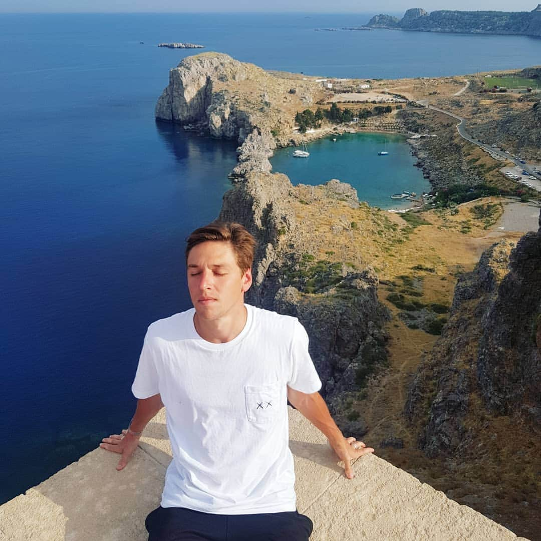 キリル・ハリャヴィンさんのインスタグラム写真 - (キリル・ハリャヴィンInstagram)「🏰View from 2300 years old Ancient Citadel . 🚩Lindos. Greece🇬🇷 . #BeautifullGreece #Hellas #Vacations」6月12日 17時59分 - kirill_khalyavin