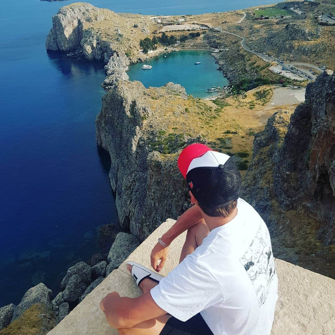 キリル・ハリャヴィンさんのインスタグラム写真 - (キリル・ハリャヴィンInstagram)「🏰View from 2300 years old Ancient Citadel . 🚩Lindos. Greece🇬🇷 . #BeautifullGreece #Hellas #Vacations」6月12日 17時59分 - kirill_khalyavin