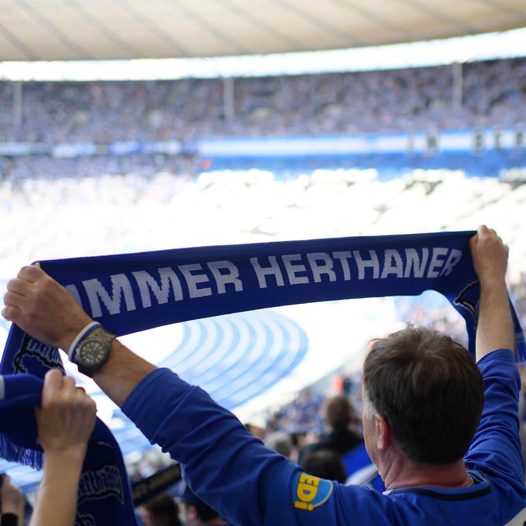 ヘルタ・ベルリンさんのインスタグラム写真 - (ヘルタ・ベルリンInstagram)「Gilt auch in der Sommerpause ☝🏼: Einmal Herthaner, immer Herthaner! 🔵⚪️ . . #einmalherthaner #immerherthaner #support #fans #olympiastadionberlin #sommer #summer #💙 #berlin #hahohe #herthabsc」6月12日 18時11分 - herthabsc